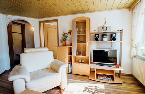 Plankenfels House | Modish Apartment in Plankenstein near Forest