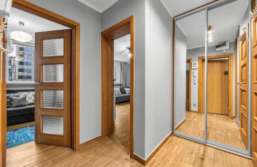 Mokotow Apartment | Modzelewskiego Spacious Apartment by BookingHost