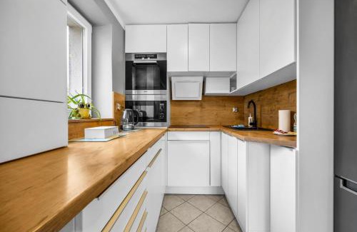 Mokotow Apartment | Modzelewskiego Spacious Apartment by BookingHost