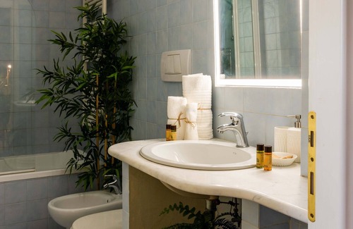 Historic Centre Apartment | [Mole Royal Palace ★ ★ ★ ★] Ma.Ma Luxury Suite downtown! Turin