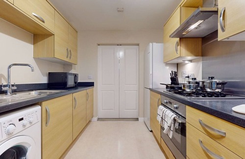 Peterborough House | Molyneux Square - Beautifully appointed 4 bedroom town house in excellent location