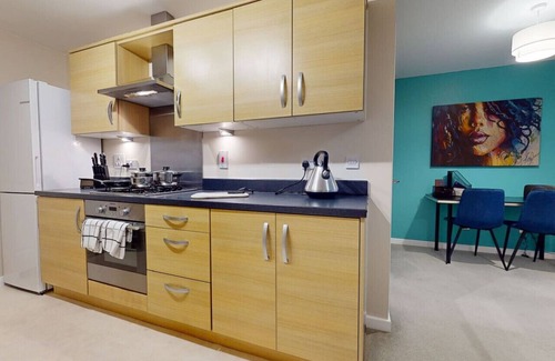 Peterborough House | Molyneux Square - Beautifully appointed 4 bedroom town house in excellent location