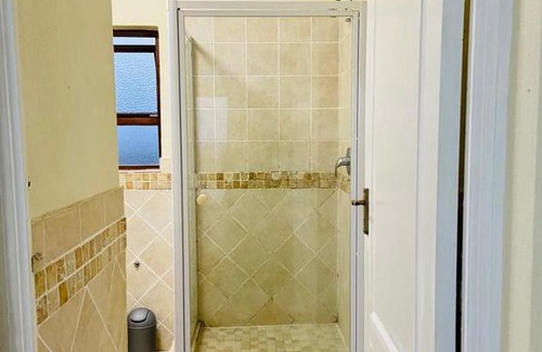 Port Edward Apartment | Mom & Ibe Guest Inn