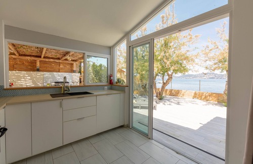 Giens Villa | Mon Rêve, fisherman's cottage feet in the water