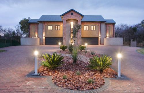 Parys House | Monet House