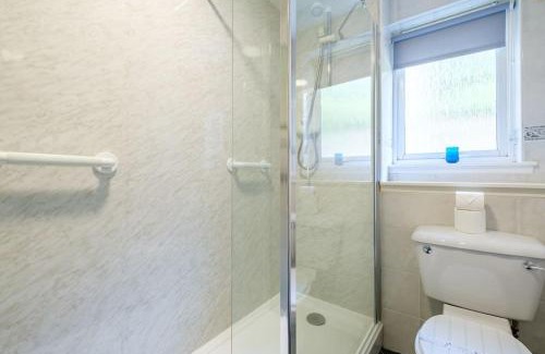 Coatbridge Apartment | Monicas Apartment Lovely ground floor 2 bedroom serviced apartment