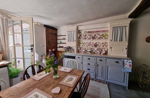 Petworth Cottage | Monk House - Historic Foundation Invites guests