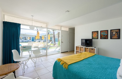 Desert Park Estates Hotel | Monkey Tree Hotel 10 by AvantStay | Stylish Hotel in Palm Springs w/Pool!