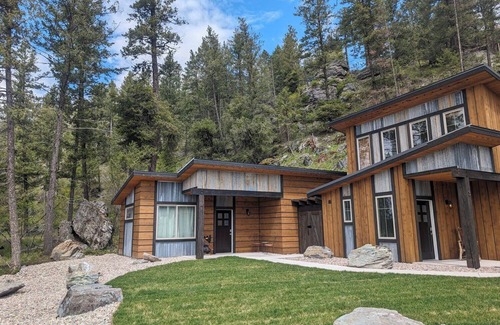 Bigfork Cabin | Montana ponderosa Cabin #3- Close walk to Flathead Lake and Near Glacier Park