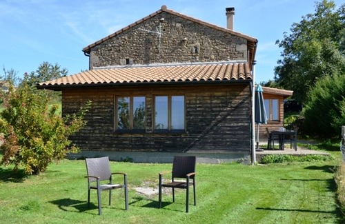 Condat-les-Montboissier House | Montcoudoux group gîte with sound system.