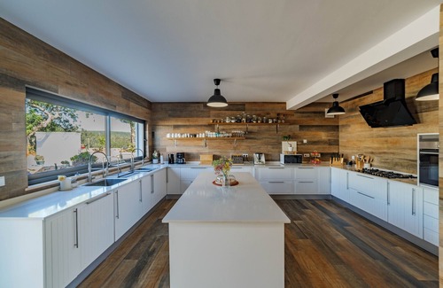 Alfeicao Villa | Monte Sobradinho, Hilltop haven, coastal views, private pool, jacuzzi, 18 guests