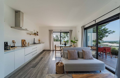 Alfeicao Villa | Monte Sobradinho, Hilltop haven, coastal views, private pool, jacuzzi, 18 guests