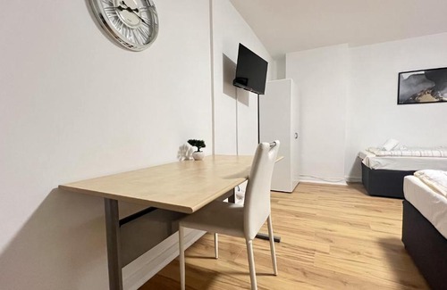 Brunsbuttel Apartment | Monteurwohnung Brunsbüttel zentrale Lage mit Parkplatz & Schleusenblick