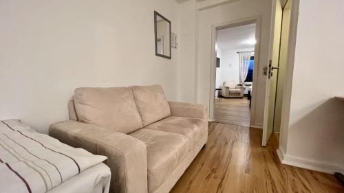 Brunsbuttel Apartment | Monteurwohnung Brunsbüttel zentrale Lage mit Parkplatz & Schleusenblick
