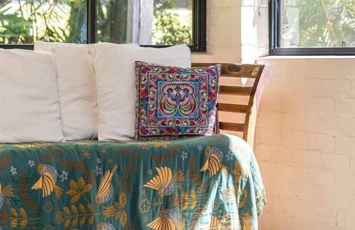 Elizabeth Beach House | Montezuma - flat walk to Elizabeth Beach + Air Con