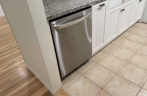 Granada Hills South House | Monthly - Cozy Private Master Room w Pool Access in Granada Hills