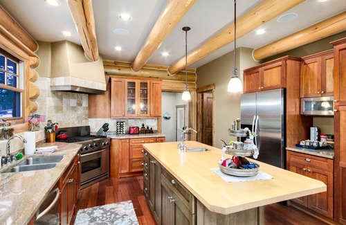 Quandary Village Cabin | Monthly Rental Discounts - Private Hot Tub, Fireplace, Pool Table, Pet Friendly