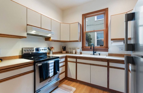Corbett - Terwilliger - Lair Hill House | Monthly Rental - Modern Hillside Retreat with Stunning Views & Easy City Access