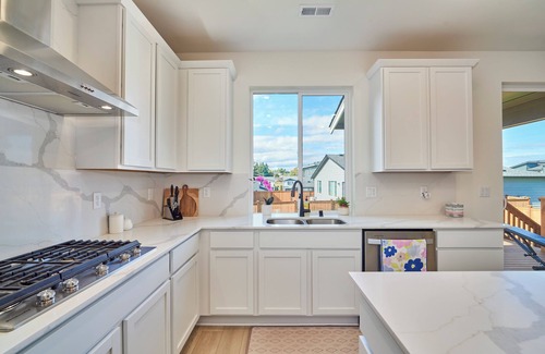 Auburn House | Monthly Rentals @ NEW LUX Modern 4 bd/3 ba Fully Stocked!