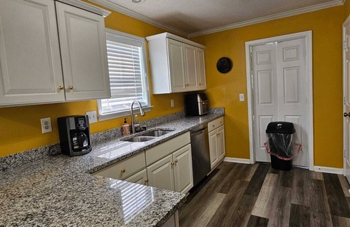 Southwind House | MONTHLY STAYS-Marvelous 6BR Memphis Home -near Memphis Airport