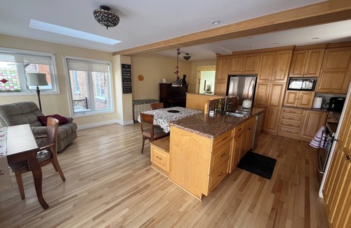 Sault-au-Recollet Bed & Breakfast | Montreal, Ahuntsic, spacious, warm, well-equipped family home.