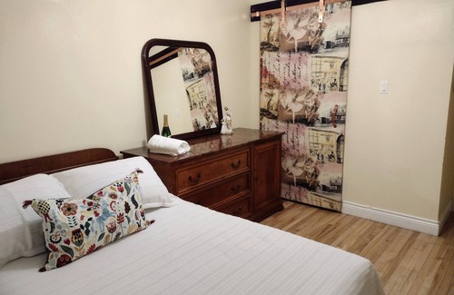 Sault-au-Recollet Bed & Breakfast | Montreal, Ahuntsic, spacious, warm, well-equipped family home.