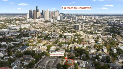 Montrose House | Montrose 4BR Sleeps 19 - 2 Homes - Walk to Dining