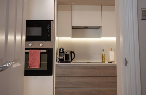 Cheltenham Apartment | Montrose Lodge, superb central Regency-style apartment with free parking(x2)