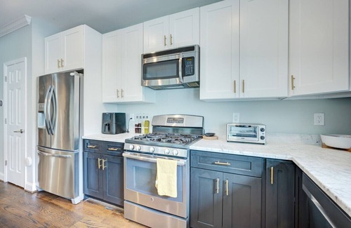 Trinidad Bed & Breakfast | Monumental Escape: Free Parking & EV Charger