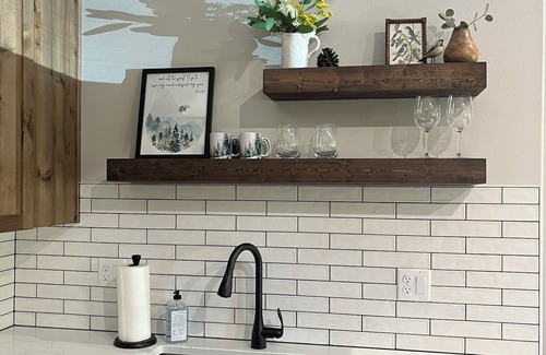 Willamina Cabin | Moody 2-bedroom private cabin minutes from Spirit Mountain casino