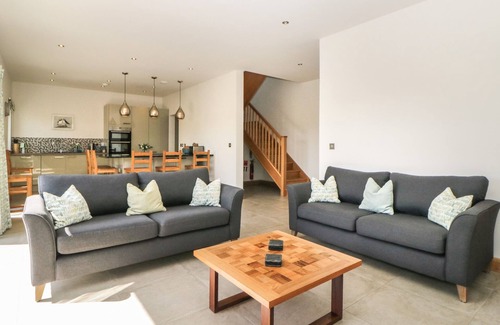 Newton Ferrers Cottage | MOON LIZARD, family friendly, with a garden in Newton Ferrers