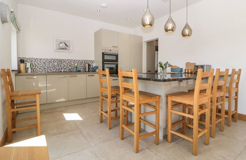 Newton Ferrers Cottage | MOON LIZARD, family friendly, with a garden in Newton Ferrers