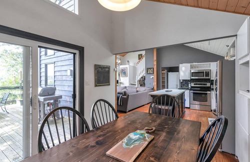 Bala Cottage | Moon River Cottage Sanctuary With Private Beach in Bala!