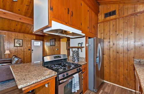Big Bear Lake Villa | Moon Sight Serene Big Bear Lake Cabin with Hot Tub