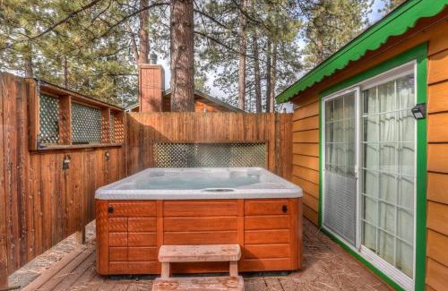 Big Bear Lake Villa | Moon Sight Serene Big Bear Lake Cabin with Hot Tub