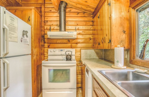 Rhododendron Cabin | Moondance Cabin - Secluded Creekside Log Cabin, Fireplace, Hot Tub