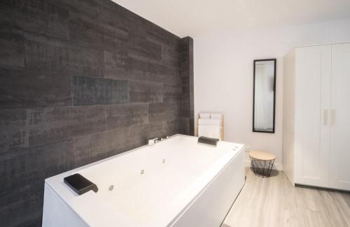 Sant Blai Apartment | Moonkey - Apartamento mediterráneo con jacuzzi y luz natural