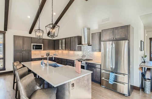 Silverthorne House | Moonlight Ridge - Private Hot Tub, Sleeps 10 - 7 beds!