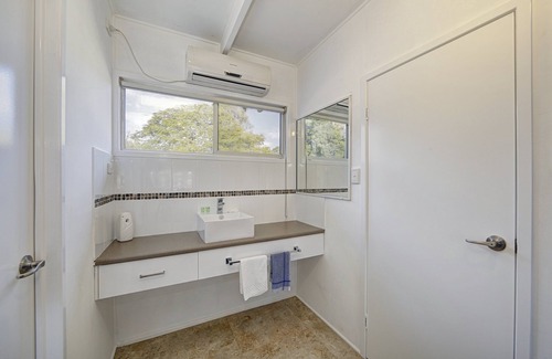 Moore Park Beach Hotel | Moore Park Beach Motel