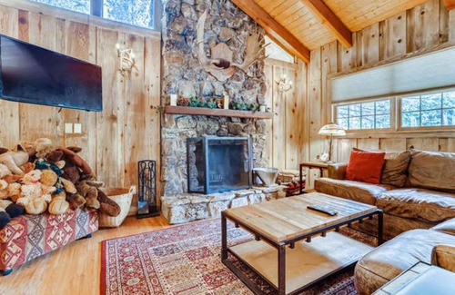 Weisshorn House | Moose Hut Cabin Dog Friendly Shared Hot Tub