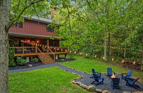 Berkeley Springs Cabin | 🫎Moose Lodge⭐️Secluded 5 STAR Cabin🪵Close to TOWN🌙Hot Tub under the stars🌲