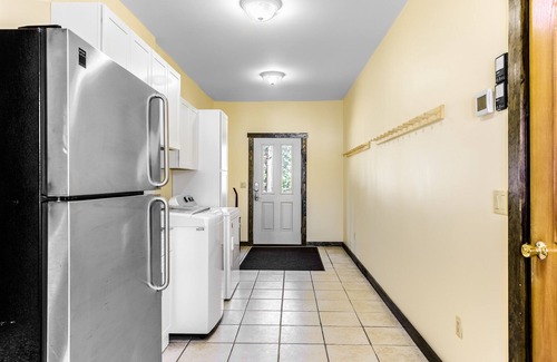 Beaver Cove House | Moosehead Lakefront|Hot Tub|Pet Friendly|Private Dock|Fast WIFI|Personal chef