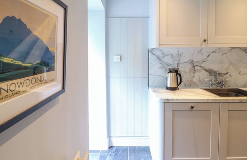 Talsarnau House | MOR EDRIN, pet friendly, character holiday cottage in Harlech