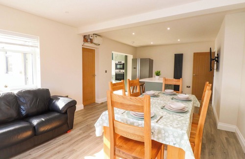 Edern House | MORANNEDD, pet friendly, country holiday cottage in Morfa Nefyn
