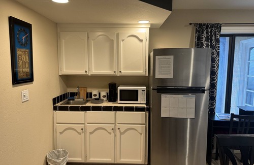 Morgan Hill Apartment | Morgan Hill Gem: Spacious 2-BR with stunning view, family and pet friendly.