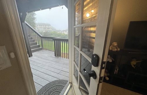 Morgan Hill Apartment | Morgan Hill Gem: Spacious 2-BR with stunning view, family and pet friendly.