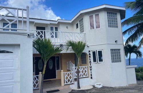 Marley Vale House | ‘MORIAH’ Private Room with Double Bed and shared bathroom