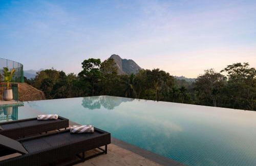 Krishnagiri Hotel | Morickap Lord's 83, Trademark Collection by Wyndham