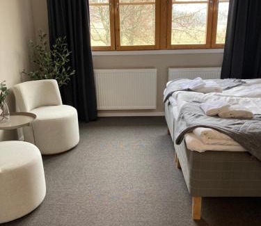 Ellos Bed & Breakfast | Morlanda B&B