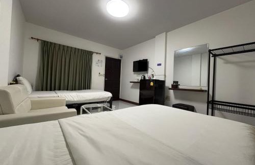 Lop Buri Hotel | Morning Home บ้านหมอนอิง